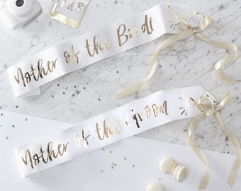 Banda para la madre de la novia y el novio: decoración dorada para despedida de soltera