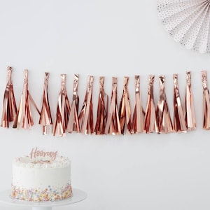 Ghirlanda di nappa in oro rosa. Bunting di compleanno. Decorazioni per matrimoni. Striscione nuziale.