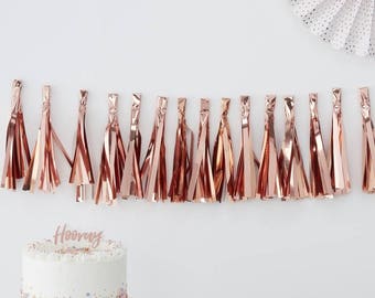 Guirnalda de borlas de oro rosa: decoración para fiestas