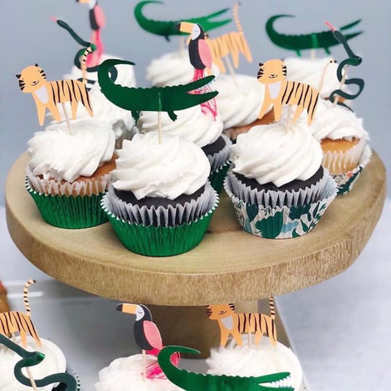 Go Wild Jungle Cupcake Decorating Kit Tiger Crocodile Snake Toucan Cake toppers Cupcake Cases Birthday Boy Cake Decoration
