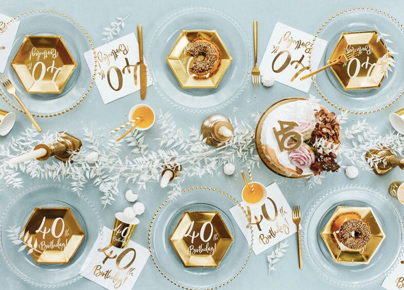 40 piatti per feste di compleanno in oro / pietra miliare