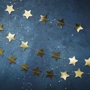 Gold Foiled Star Garland: 3m Christmas Party Backdrop