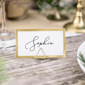 Porte-cartes de place en métal doré//Décoration de mariage /Support de numéro de table en forme de triangle /Décoration de réception/Dîner de mariage/ Décor de table