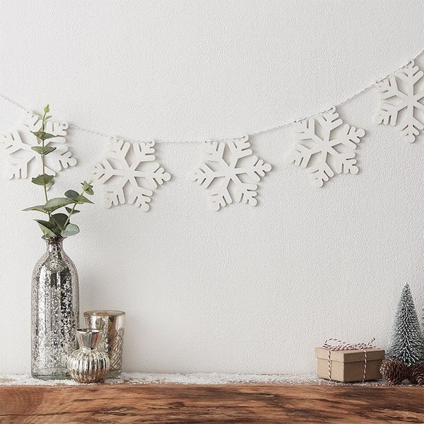 White Christmas Wooden Slowflake Garland// White Christmas/ Wall Banner /Christmas Banner /Party Decoration/Party banner/Snowflake garland