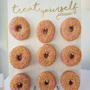 Trakteer jezelf Pastel Donut Wall Party Decoratie / / Donut decoraties / Food Displays / Party Buffet / Verjaardag Cake / Party Ideeën / Partij Gunsten afbeelding 3