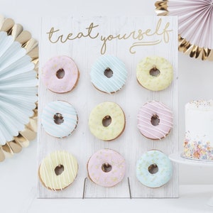 Trakteer jezelf Pastel Donut Wall Party Decoratie / / Donut decoraties / Food Displays / Party Buffet / Verjaardag Cake / Party Ideeën / Partij Gunsten afbeelding 1