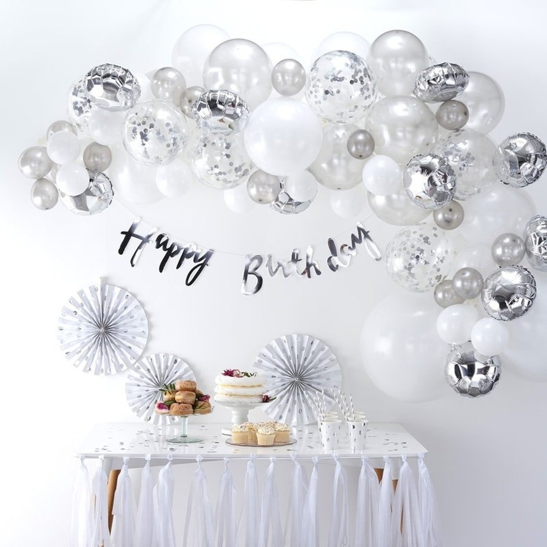 Kit de arco de globos plateados: decoración para fiestas de cumpleaños y  bodas. - Etsy México, image size:1080x1080