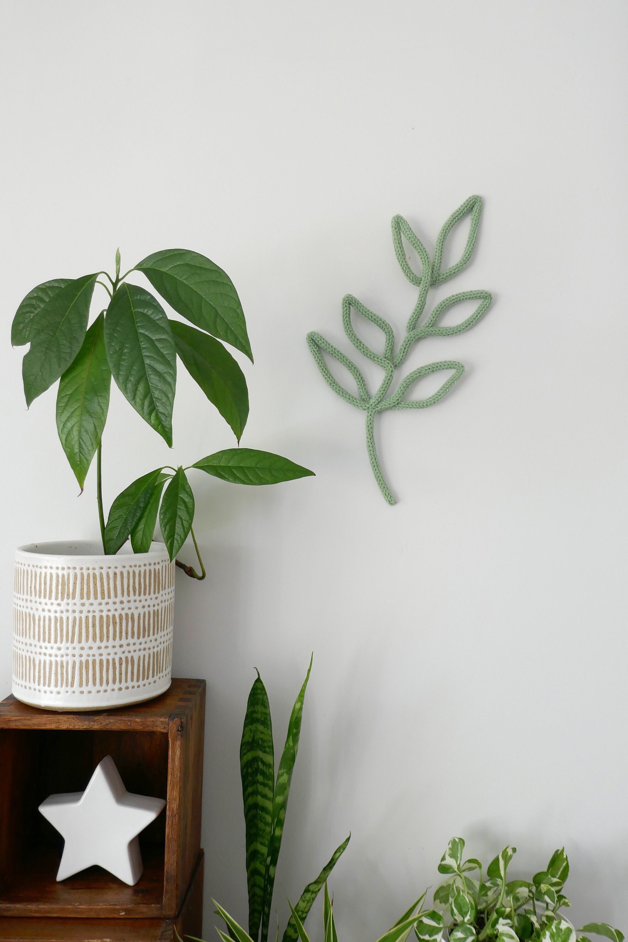 5 Leaves Stem - French Knitted Foliage Shape -Wall Hanger 34 Colours Wall Decor For Crazy Plant Peop