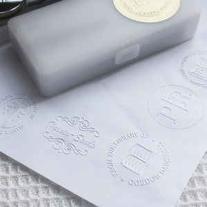 Grabador de biblioteca personalizado, Juego de regalo de gofrado, Repujadores de papel, Relieve personalizado con su propio diseño / logotipo, Elija el color del mango