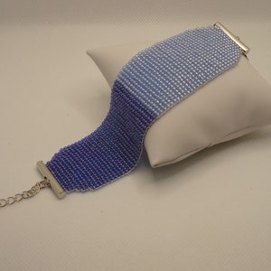 Dark blue and light blue beaded bracelet, glass seed beads Toho 11/0, stainless steel chain, adjustable lenght