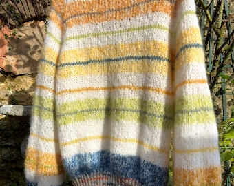 Maglione in alpaca e mohair lavorato a mano: rifiniture in lana merino a righe