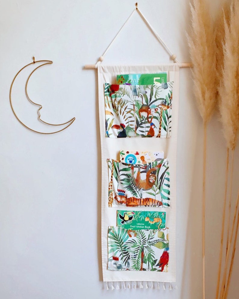 Rangement mural jungle, rangement pour enfants, rangement mural pour chambre d'enfant, jouet, accessoires, rangement pour couches, organisateur de poche mural, décor de chambre d'enfant Safari Three Pocket