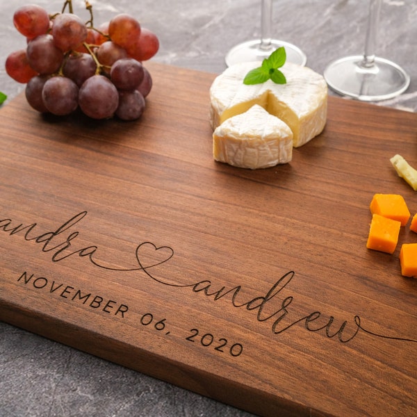 Tabla de charcutería personalizada, tabla de quesos personalizada, tabla de cortar grabada, regalo de compromiso para pareja, regalo de boda único, inauguración de la casa