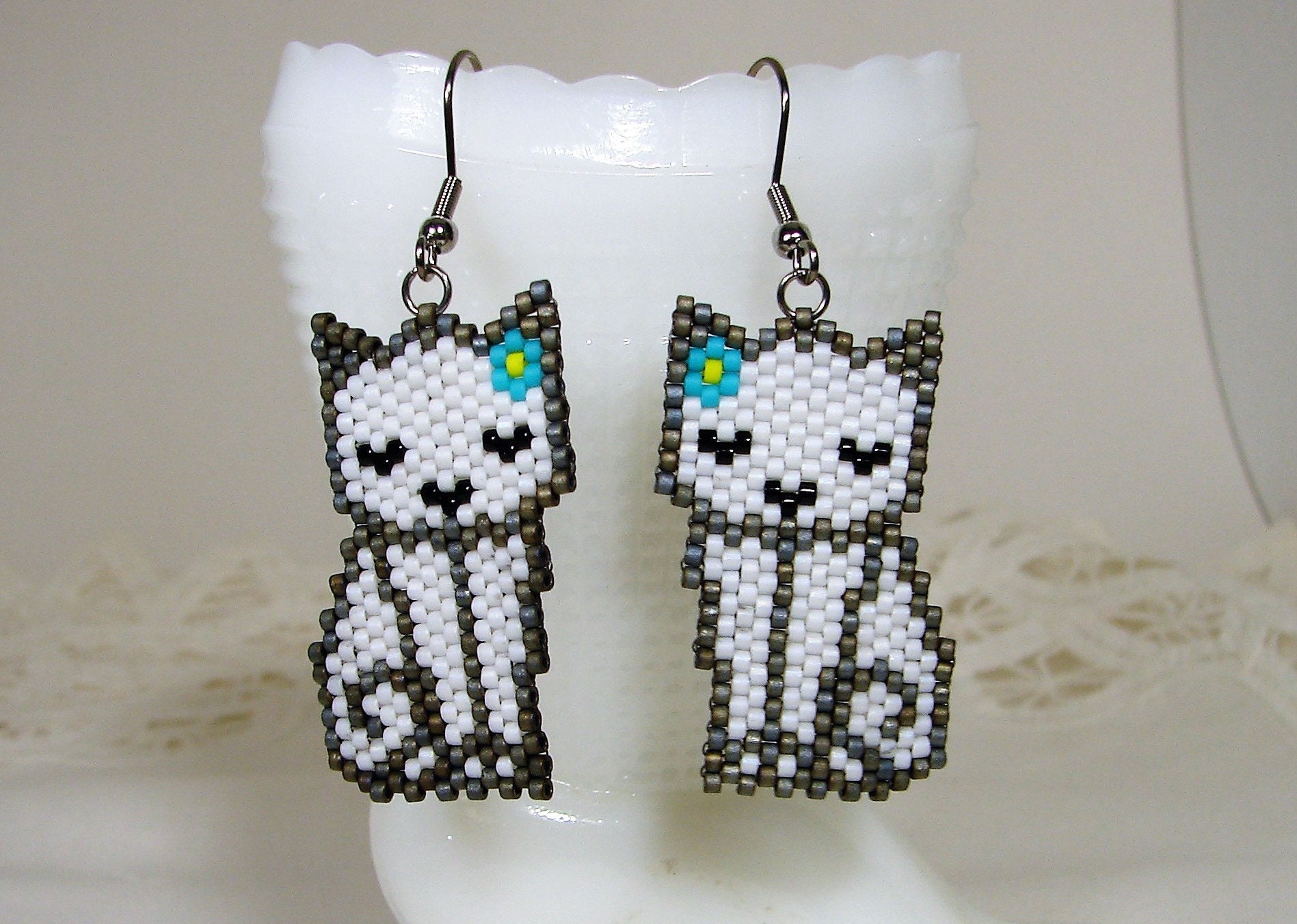 Kitty Cat Earrings, Feline Earrings, Beaded Kitten Earrings, Seed Bead