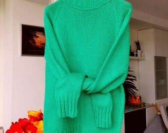 Groene angora-sweater: elegant pluizig breisel, warme wintermode