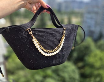 Bolso circular de cuerda de algodón negro: lentejuelas, perlas y cadena dorada.
