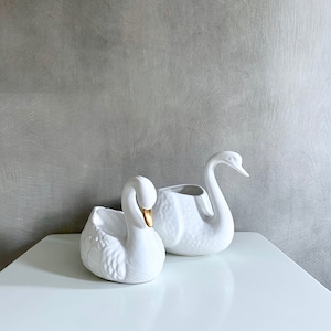 Vintage flowerpot swan, set of 2, planter swans, home decor windowsill