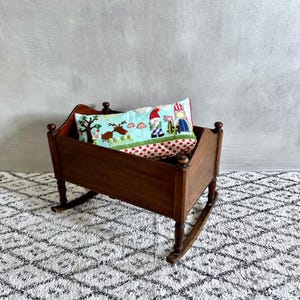 Antique doll&#39;s cradle, wooden doll&#39;s bed, rocking cradle