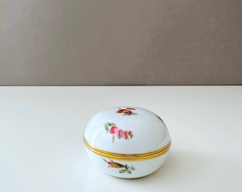 Meissen porcelain box, lidded box Meissen porcelain