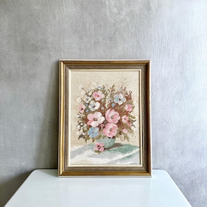 Imagem de tapeçaria vintage flores, natureza morta, imagem de parede buquê pastel, imagem de flores, imagem de bordado feito à mão, rosa bege,