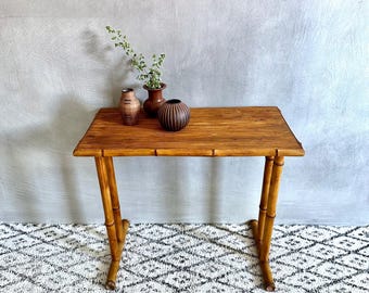 Vintage Konsolentisch aus Bambus mit Rattangeflecht – Boho Tisch, Mid Century Beistelltisch, Tiki Möbel, französisches Vintage Design