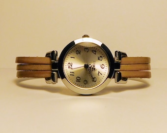 Minimalist Leather Women's Watch: Retro Distressed Style, Custom Size