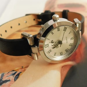 Simple watch for women. Classic women's watch. Vintage style watch for women. Retro minimalist watch for women.