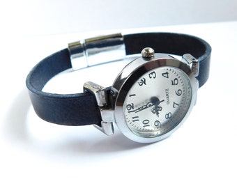 Vintage Style Leather Band Watch: Custom Size, Silvered Alloy