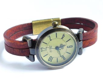 Distressed Leather Women's Watch: Retro Minimalist Wristwatch