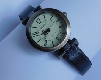 Vintage Style Women's Watch: Bronze Alloy with Brown Leather Band
