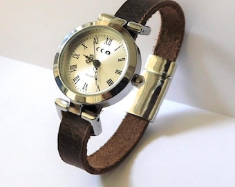 Women's Leather Watch: Retro Minimalist Style Custom size