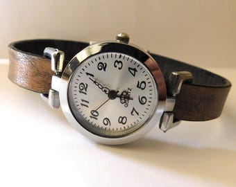 Leather watch for women. Retro minimalist style. Custom size band.
