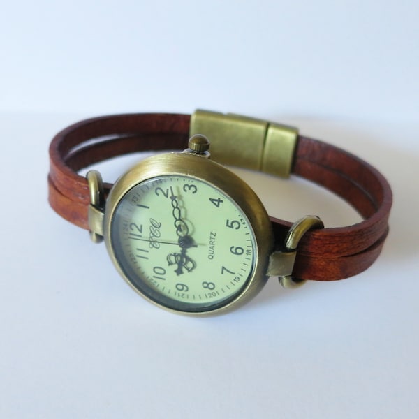 Leather watch for women, simple leather wrist watch, retro minimalist watch, distressed leather watch, unique design watch by JuSal08