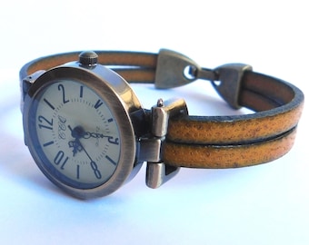 Distressed Leather Watch for Women: Retro Minimalist Design