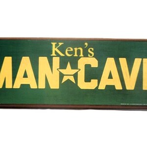 Letrero personalizado de cueva de hombre verde y amarillo