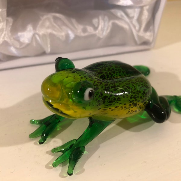 Objets d'art Miniature Glass Frog