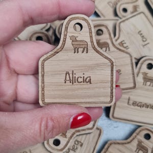 Segnaposto in legno per matrimonio a forma di orecchio di pecora. Matrimonio contadino. Bomboniera.