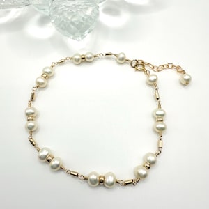 Pearl and Goldfilled Bracelet Pearl Bracelet Gold Bracelet Gemstone Bracelet Pearl Jewelry June Birthstone Wedding Jewelry Minimalist