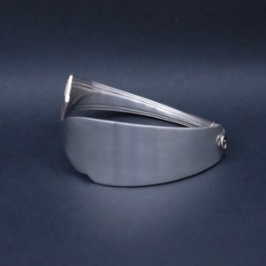 Armband aus einem antiken versilberten Messer