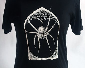 Spider in gothic church window frame - black t-shirt - 100% cotton