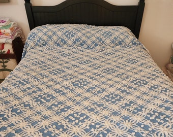 Beautiful vintage chenille bedspread
