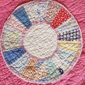 Vintage 11 inch Dresden plate quilt piece