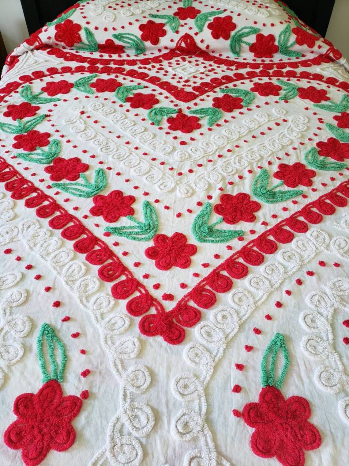 Beautiful Red Heart Vintage Chenille Bedspread Etsy