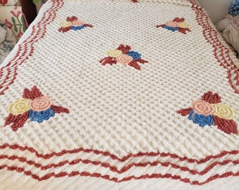 Beautiful vintage chenille bedspread