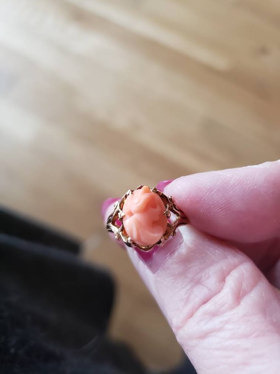 Vintage coral cameo ring - image 6