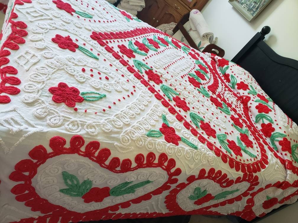 Beautiful Red Heart Vintage Chenille Bedspread Etsy