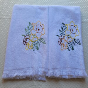 Embroidered Daffodil Hand Towel Set: Fringed Cotton Terrycloth