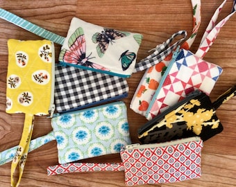 Zip pouch / small wristlet pouch / cosmetics pouch / tiny zippered bag / essential oils bag / gift card holder / headphone bag / purse pouch