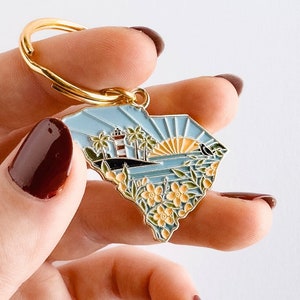 South Carolina Soft Enamel Keychain | South Carolina Outline Key Ring | Illustrated State Keychain 1.5"
