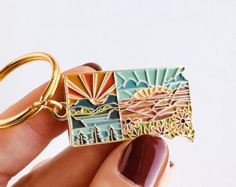 South Dakota Soft Enamel Keychain | South Dakota Outline Key Ring | Illustrated State Keychain 1.5"